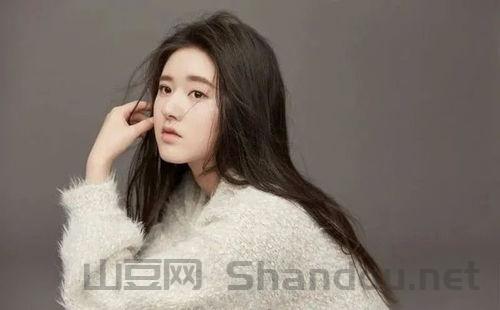 中国最韩范的女明星是,赵露思在穿着上是怎么体现自己的？