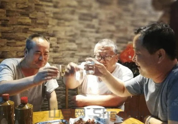 中国喝酒最厉害的人能喝几斤,中国喝酒最历害的人