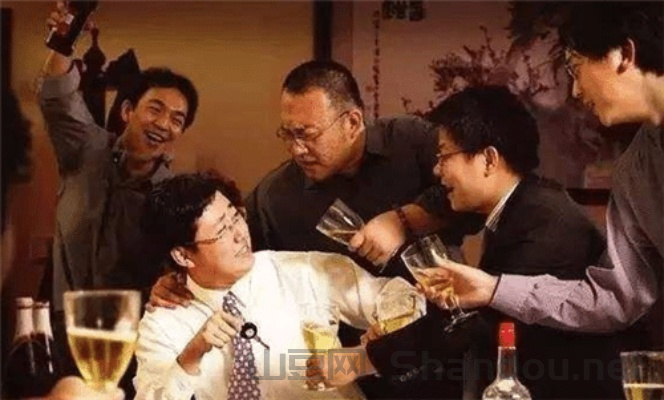 中国喝酒最厉害的人能喝几斤,中国喝酒最历害的人