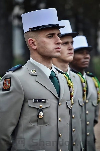 世界军装服装排名前十,世界军装服装排名前十名