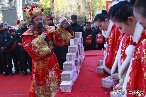 中国最抠门的土豪，中国最抠门的土豪是谁