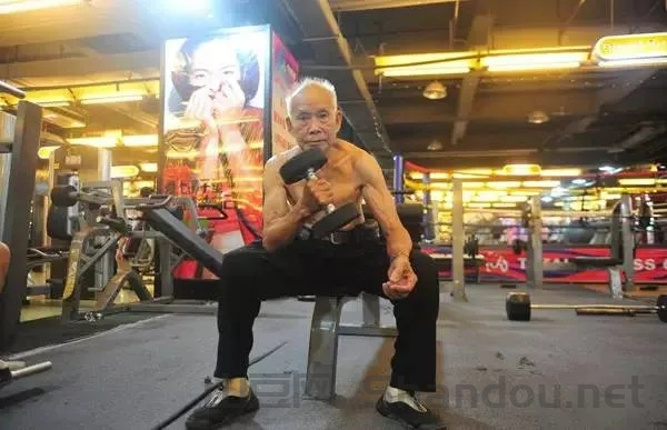 中国肌肉最发达老人,中国谁肌肉最大